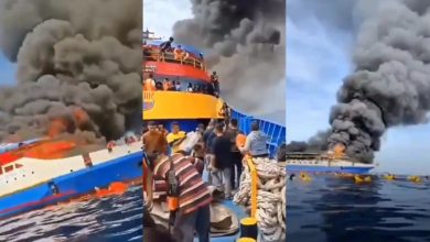 مأساة بحرية بإندونيسيا.. حريق على متن عبّارة يخلف قتلى ويجبر المئات على القفز في البحر