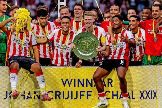 Pays bas : Ismail Sabbary et Kouheb Driouche remportent la Super Coupe des Pays-Bas avec le PSV Eindhoven 1 البلدان المنخفضة: إسماعيل صباري وكوهب دريوش يتوجان بالسوبر الهولندي مع بي إس في إيندهوفن