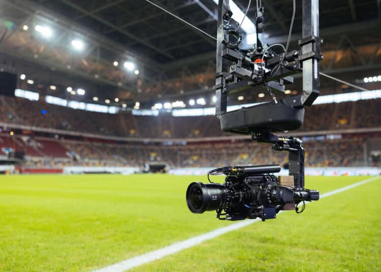 Le Maroc crée un précédent dans l'histoire de la Coupe d'Afrique des Nations : La SNRT utilisera la Spidercam dans les neuf stades. 1 Програма ChatGPT сказала:
المغرب يحدث سابقة في تاريخ كأس أمم إفريقيا: SNRT ستستخدم Spidercam في جميع الملاعب التسعة