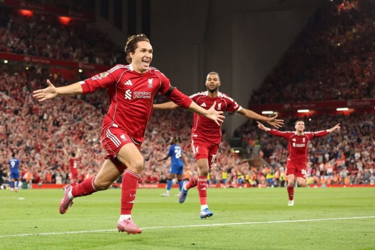 Liverpool gagne à la dernière minute contre Newcastle grâce à un petit bijou de 16 ans 1 ليفربول يحسمها في الرمق الأخير أمام نيوكاسل بفضل جوهرة الـ16 عامًا