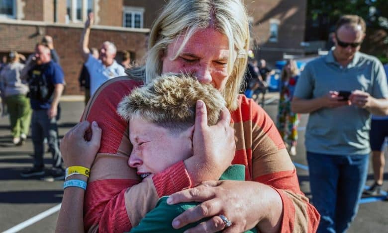 États-Unis. Deux enfants tués et 17 blessés lors d'une fusillade dans une école de Minneapolis 1 الولايات المتحدة.. مقتل طفلين وإصابة 17 في إطلاق نار داخل مدرسة بمينيابوليس
