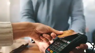 إصرار مهنيين على الدفع نقدًا يعوق تشجيع الدفع الإلكتروني في المغرب
