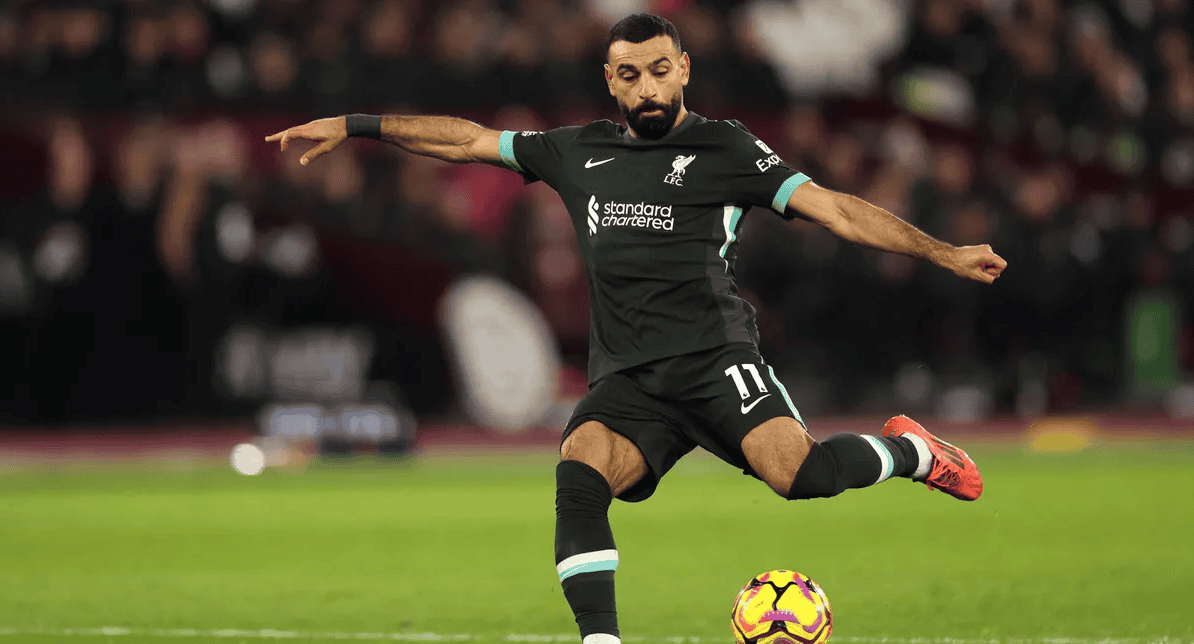 Mohamed Salah nommé Joueur de l'année en Angleterre par la Ligue professionnelle 1 محمد صلاح يُتوج بجائزة أفضل لاعب في إنجلترا من رابطة المحترفين