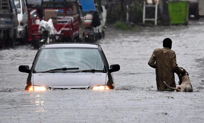 حصيلة جديدة: نحو 120 قتيلاً في باكستان بسبب الأمطار الغزيرة