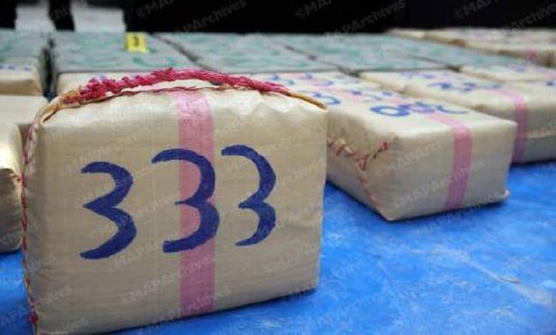 إحباط عملية تهريب دولي للمخدرات والهجرة غير الشرعية وحجز ما يقارب طنين من الشيرا بسيدي إفني 1 إحباط عملية تهريب دولي للمخدرات والهجرة غير الشرعية وحجز ما يقارب طنين من الشيرا بسيدي إفني