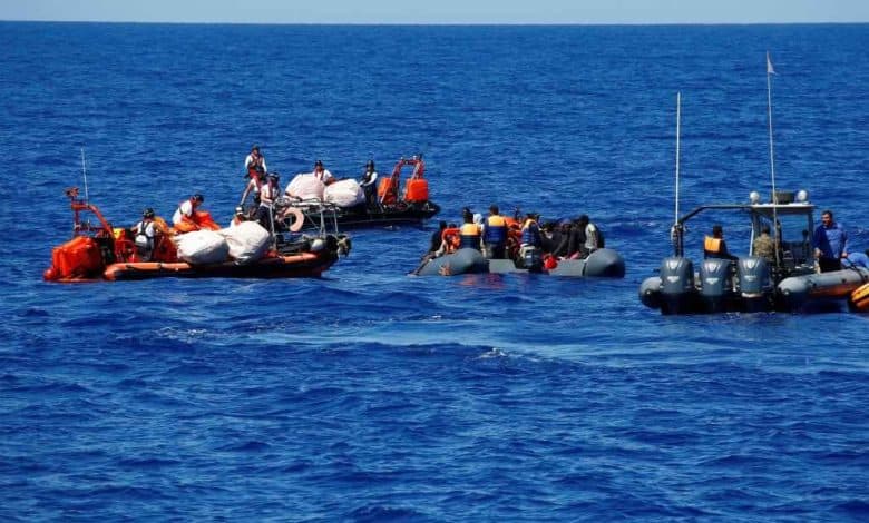Une nouvelle tragédie au large des côtes mauritaniennes Des migrants secourus et des dizaines de corps retrouvés 1 مأساة جديدة قبالة السواحل الموريتانية.. إنقاذ مهاجرين وانتشال عشرات الجثث