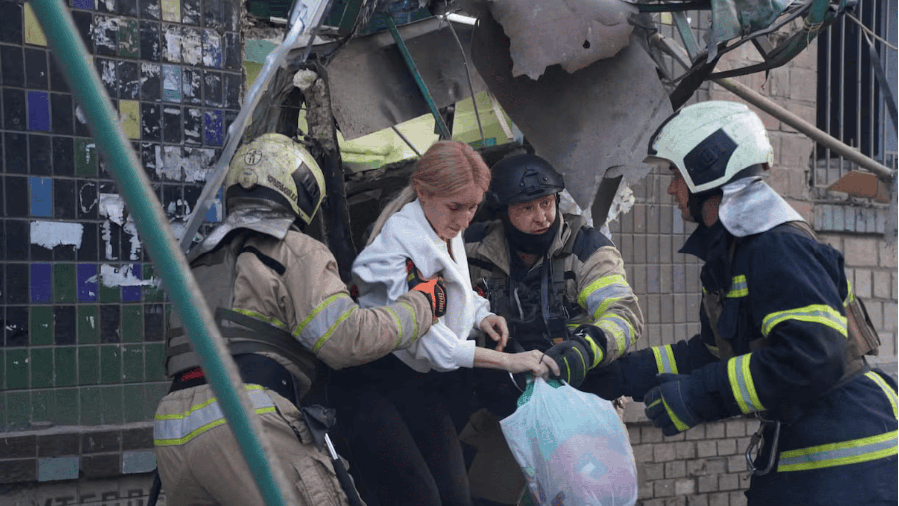 Zelensky appelle à un changement de régime en Russie après les attaques meurtrières à Kiev 1 زيلينسكي يطالب بتغيير النظام في روسيا بعد هجمات مميتة على كييف