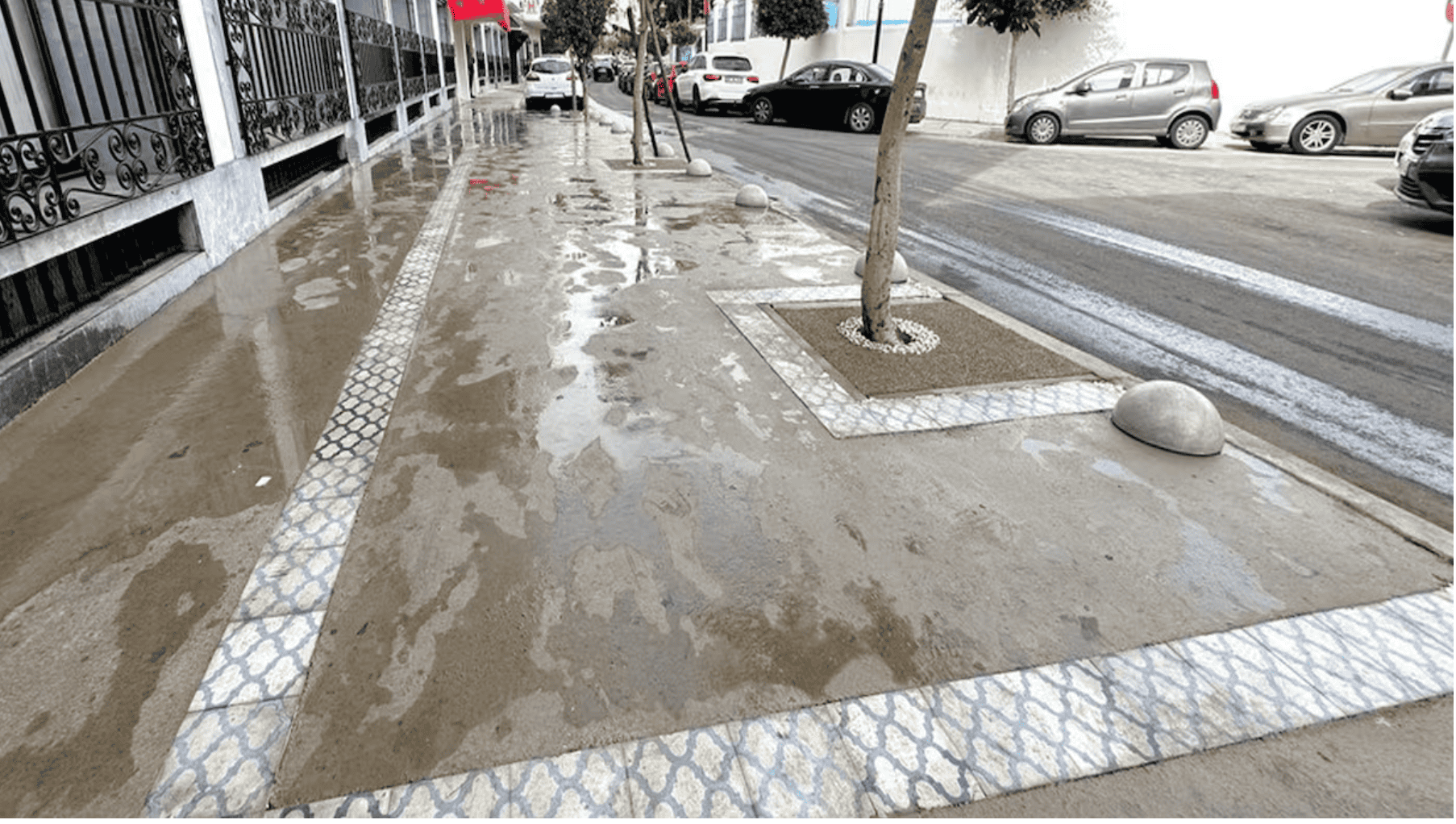 Tanger accélère les trottoirs en prévision de la Coupe d'Afrique et de la Coupe du monde de football 1 طنجة تسرّع وتيرة تهيئة الأرصفة استعدادًا لكأس إفريقيا وكأس العالم