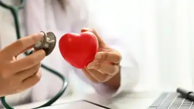 "سلامة قلبك" تبدأ من فمك.. جراح أميركي يكشف القاعدة الذهبية