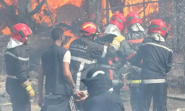 Deux personnes tuées dans l'incendie d'une cabane dans le quartier Moulay Azzouz à Marrakech 1 مصرع شخصين إثر حريق في أكواخ بدوار مولاي عزوز بمراكش