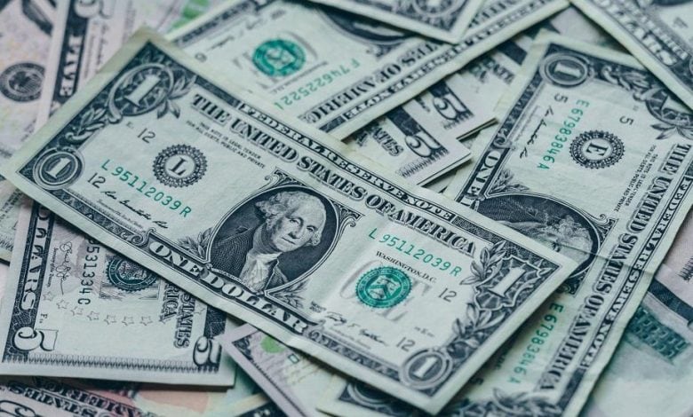 تراجع الدولار إلى أدنى مستوياته في سبعة أسابيع مع توقعات بخفض الفائدة 1 تراجع الدولار إلى أدنى مستوياته في سبعة أسابيع مع توقعات بخفض الفائدة