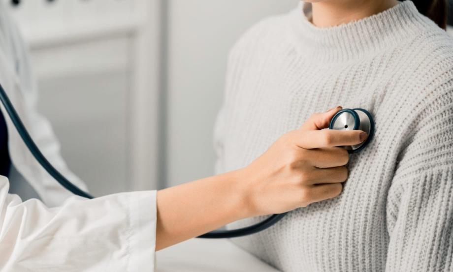 Un simple test de la joue permet de détecter les maladies cardiaques chez les enfants des années avant le diagnostic conventionnel 1 اختبار خد بسيط يكشف أمراض القلب لدى الأطفال قبل سنوات من التشخيص التقليدي