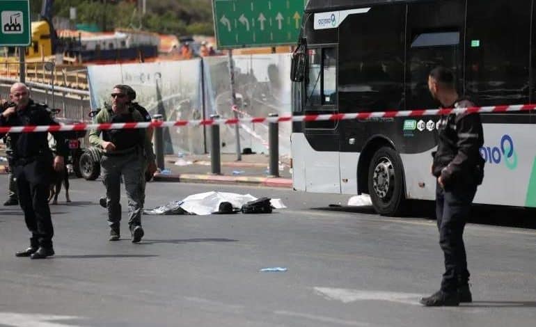 Cinq morts dans une attaque armée au carrefour de Ramot à Jérusalem-Est 1 مقتل خمسة أشخاص في هجوم مسلح بمفرق راموت في القدس الشرقية