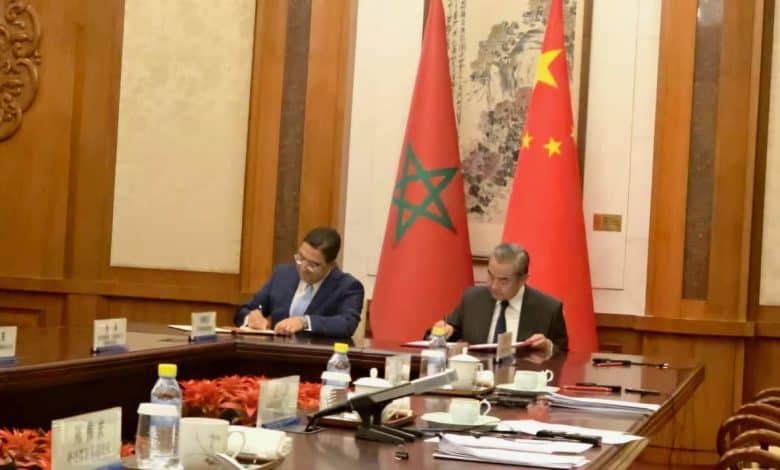 المغرب والصين يعززان تعاونهما عبر إرساء آلية للحوار الاستراتيجي