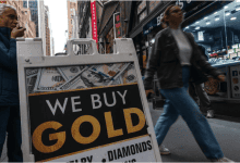 الذهب يحطم رقماً قياسياً جديداً متجاوزاً 3500 دولار للأونصة