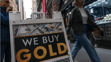 الذهب يحطم رقماً قياسياً جديداً متجاوزاً 3500 دولار للأونصة