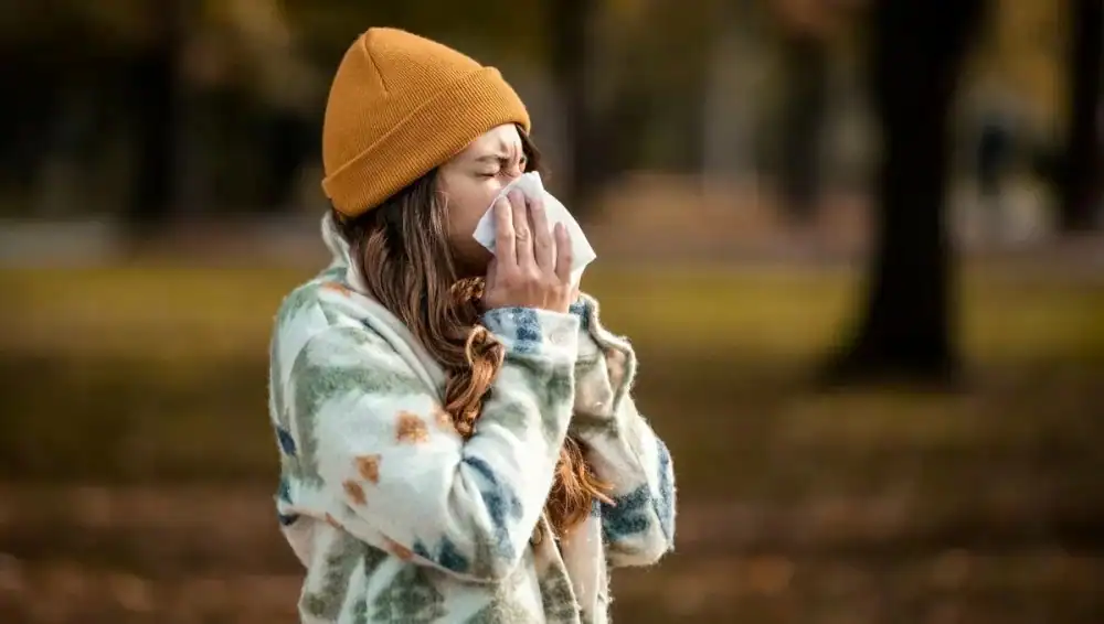 L'immunité diminue en automne : Pourquoi la fatigue augmente-t-elle et les virus se propagent-ils ? 1 تراجع المناعة في الخريف: لماذا يزداد الإرهاق وتنتشر الفيروسات؟