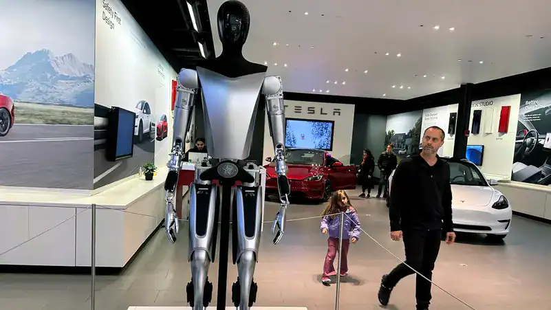 Un trillion de dollars pour diriger l'armée de robots : Le plan ambitieux de Musk déclenche une panique mondiale ! 1 تريليون دولار لقيادة جيش الروبوتات: خطة ماسك الطموحة تُثير الرعب العالمي!