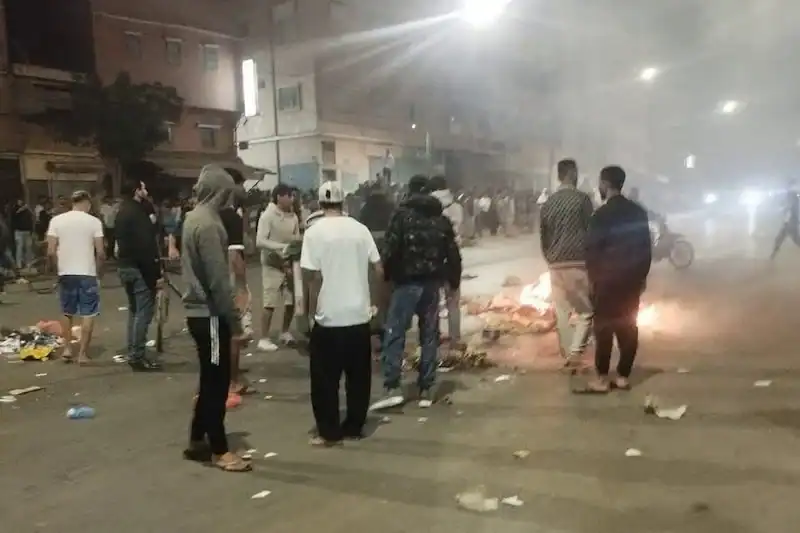 توتر أمني بالقليعة.. الدرك الملكي يلجأ لاستعمال الرصاص بعد احتجاجات تحولت إلى مواجهات