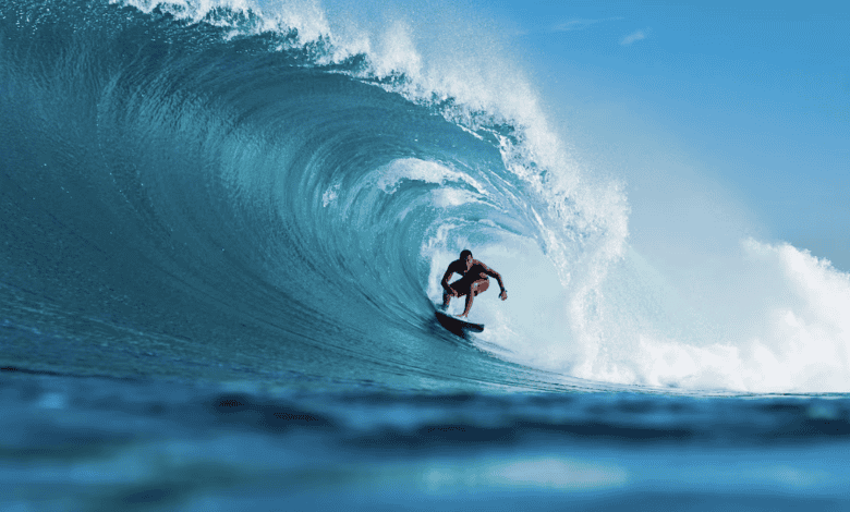 Les Marocains brillent aux Championnats internationaux de surf et de bodyboard de Taraval 2025 1 تألق المغاربة في بطولة “تارافال” الدولية لركوب الأمواج والبودي بورد 2025