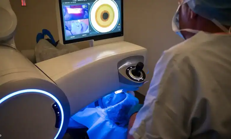 زراعة قرنية مطبوعة ثلاثية الأبعاد تعيد البصر لمريض للمرة الأولى