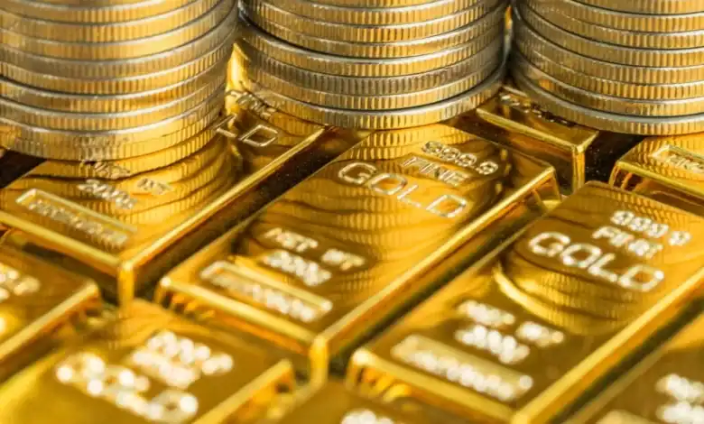 الذهب يتراجع مع صعود الدولار وتراجع رهانات الخفض