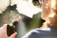 ليست بديلاً آمناً.. دراسة تكشف الوجه الآخر للسجائر الإلكترونية