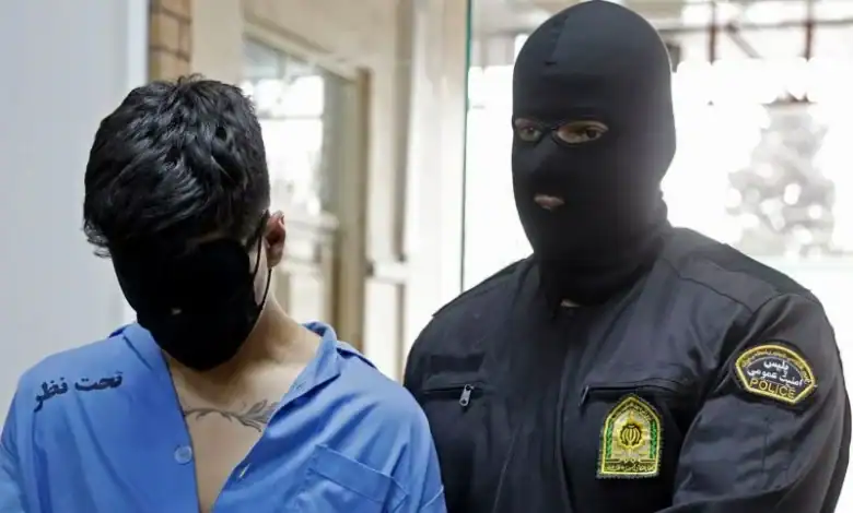 إيران تنفّذ حكم الإعدام علنًا بحق مُدان باغتصاب امرأتين في سمنان