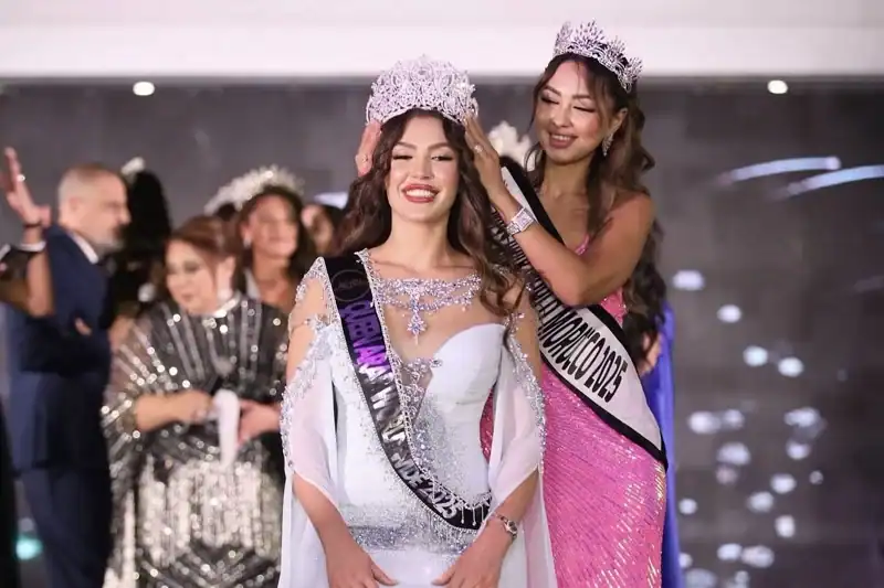La Marocaine Yousra Abouhamda couronnée Miss Arabie 2025 au Caire 1 المغربية يسرى أبو حمدة تتوج بلقب ملكة جمال العرب 2025 في القاهرة