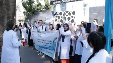 خريجو التمريض يحتجون في الدار البيضاء للمطالبة بالتعويض والتوظيف