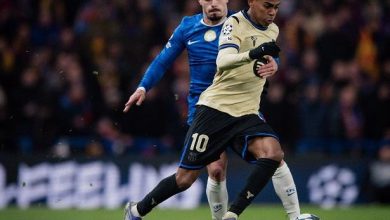 تشلسي يستغل النقص العددي لبرشلونة ويحقق انتصارًا ساحقًا بثلاثية