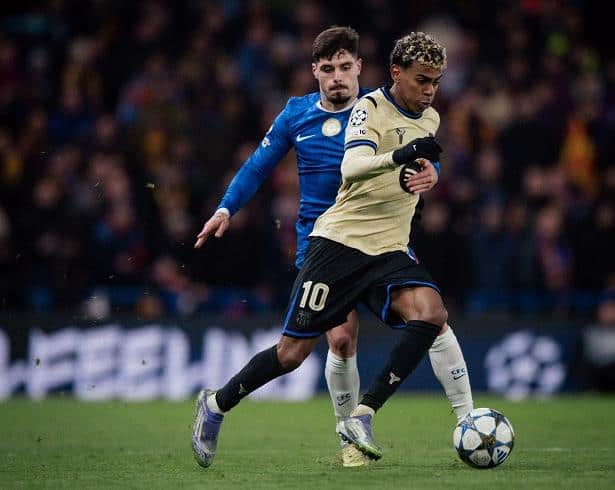 Chelsea profite de l'infériorité numérique de Barcelone pour s'imposer par un triplé 1 تشلسي يستغل النقص العددي لبرشلونة ويحقق انتصارًا ساحقًا بثلاثية