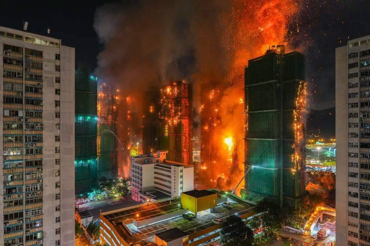 Scènes horribles à Hong Kong : le nombre d'incendies s'élève à 55 1 مشاهد مروعة في هونغ كونغ وارتفاع حصيلة الحريق إلى 55 قتيلاً