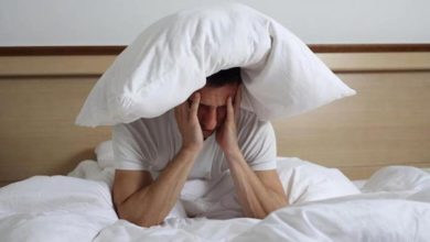 معاناة المصابين بالأرق.. لماذا يستحيل إيقاف سيل الأفكار ليلاً؟