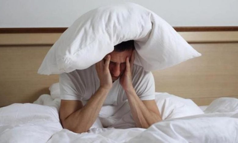 معاناة المصابين بالأرق.. لماذا يستحيل إيقاف سيل الأفكار ليلاً؟