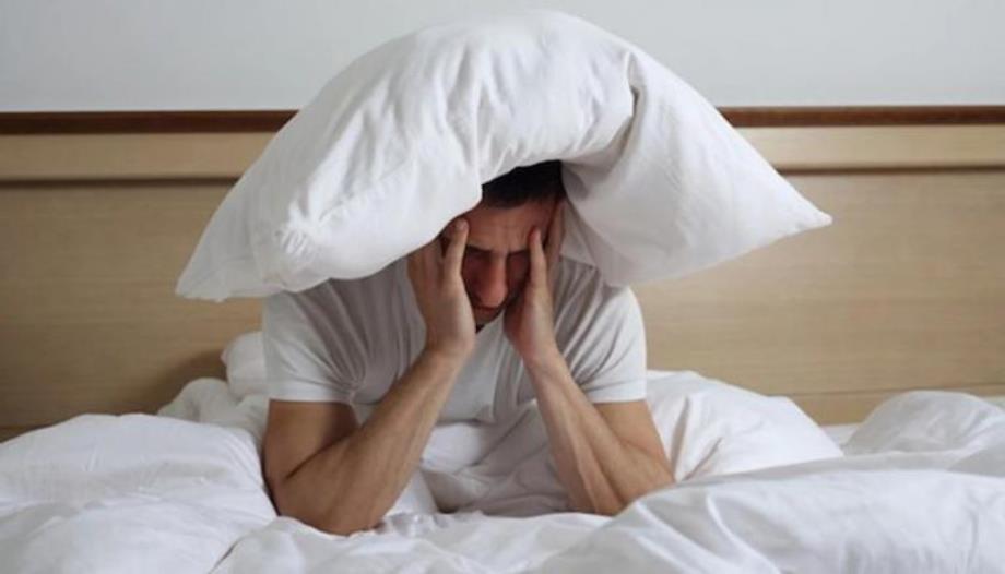 Les personnes souffrant d'insomnie... Pourquoi est-il impossible d'arrêter le flux des pensées pendant la nuit ? 1 معاناة المصابين بالأرق.. لماذا يستحيل إيقاف سيل الأفكار ليلاً؟