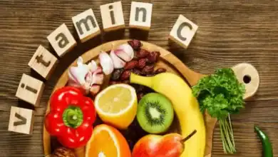 فيتامين C “الذهبي” يعزز بنية البشرة وتجددها: ماذا تقول أحدث الدراسات؟