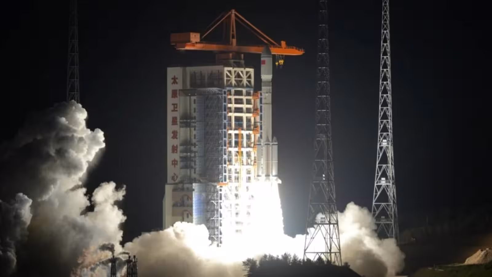Avec un nouveau carburant et des capacités avancées La Chine lance avec succès une constellation de satellites pour renforcer la connectivité internet 1 بوقود جديد وقدرات متطورة.. الصين تنجح في إطلاق دفعة أقمار صناعية لتعزيز شبكة الإنترنت