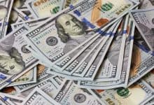 الدولار يواصل الحفاظ على مكاسبه أمام العملات الرئيسية