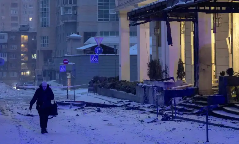 كييف: آلاف المباني من دون تدفئة بعد غارة روسية جديدة وسط برد قارس