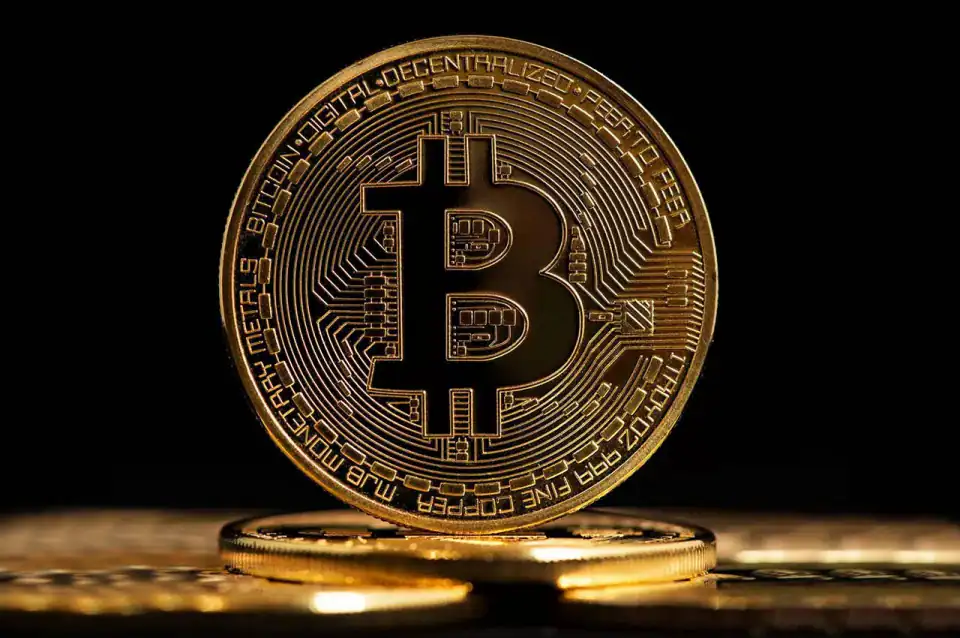 Le train du bitcoin continue de rouler : Dépasser les 94 000 dollars et construire une nouvelle base de prix 1 قطار بيتكوين يواصل اندفاعه: اختراق 94 ألف دولار وبناء قاعدة سعرية جديدة