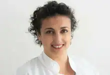 فرنسا تكرم الباحثة المغربية نبيلة بوعطية بجائزة INSERM لإسهاماتها في علم الوراثة