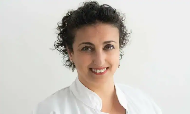 فرنسا تكرم الباحثة المغربية نبيلة بوعطية بجائزة INSERM لإسهاماتها في علم الوراثة