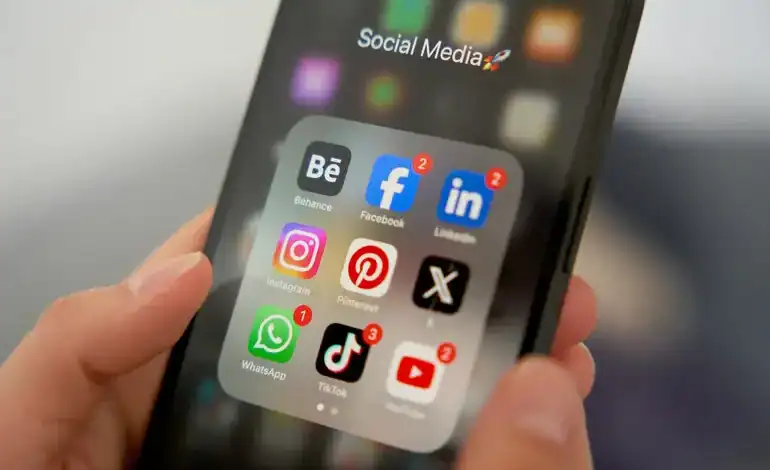 أستراليا: منصات التواصل تحظر 4.7 ملايين حساب لقاصرين بعد قانون جديد