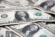 الدولار يرتفع أمام الأورو والفرنك السويسري مع انتظار خطاب ترامب في دافوس