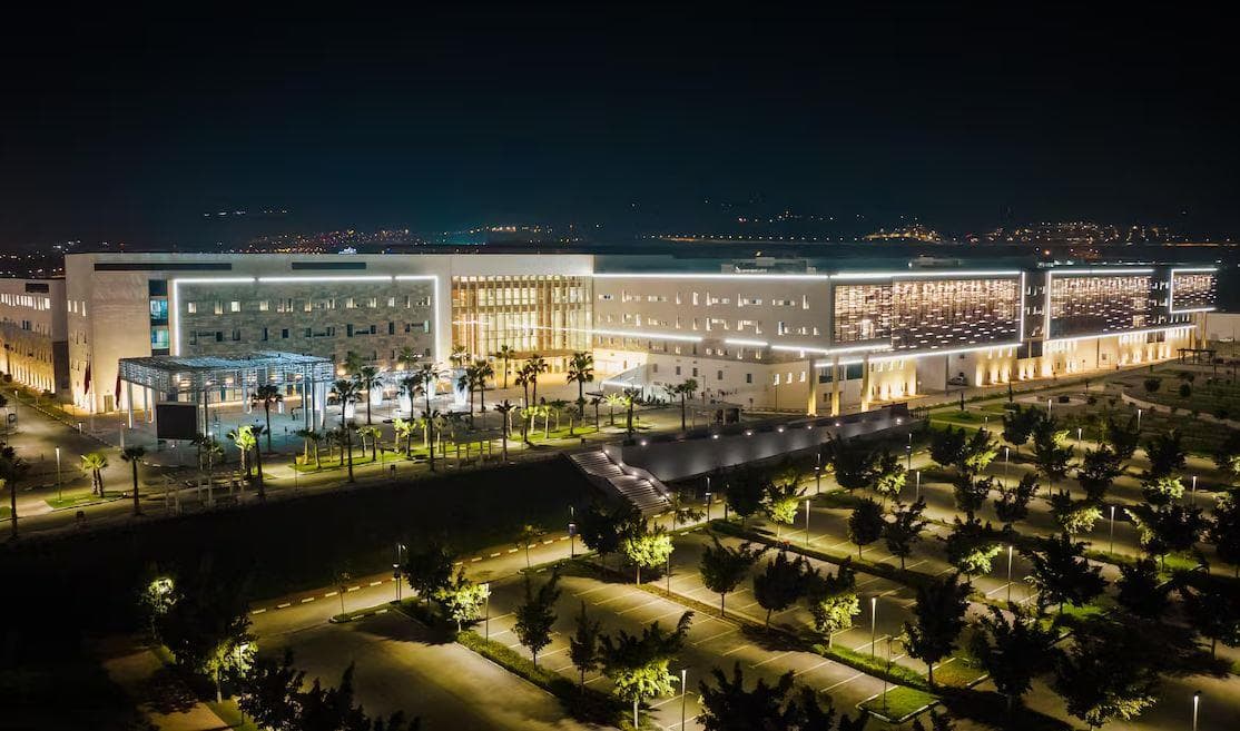 Agadir La première plateforme de chirurgie robotique au Centre Hospitalier Universitaire Mohammed VI 1 أكادير: أول منصة للجراحة الروبوتية ترى النور في المركز الاستشفائي الجامعي محمد السادس