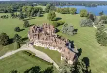 الملك محمد السادس يطرح قصره «شاتو دو بيتز» قرب باريس للبيع