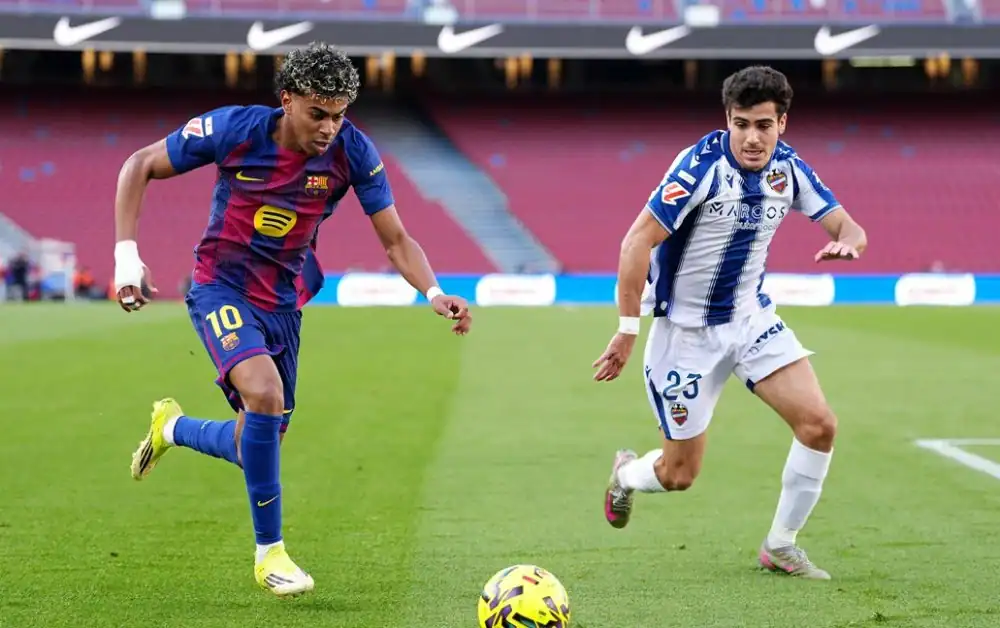 برشلونة يحسم أمام ليفانتي بثلاثية ويعود إلى صدارة الليغا