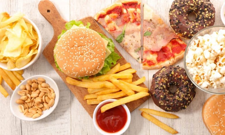 في المغرب.. الوجبات السريعة ترتبط بارتفاع خطر سرطان القولون والمستقيم المبكر