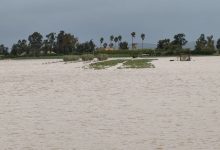 التموين يزعج محاصرين بالفيضانات